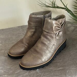 NWOT Clarks Collection Sharon Salon Ankle Boots.  Size 10